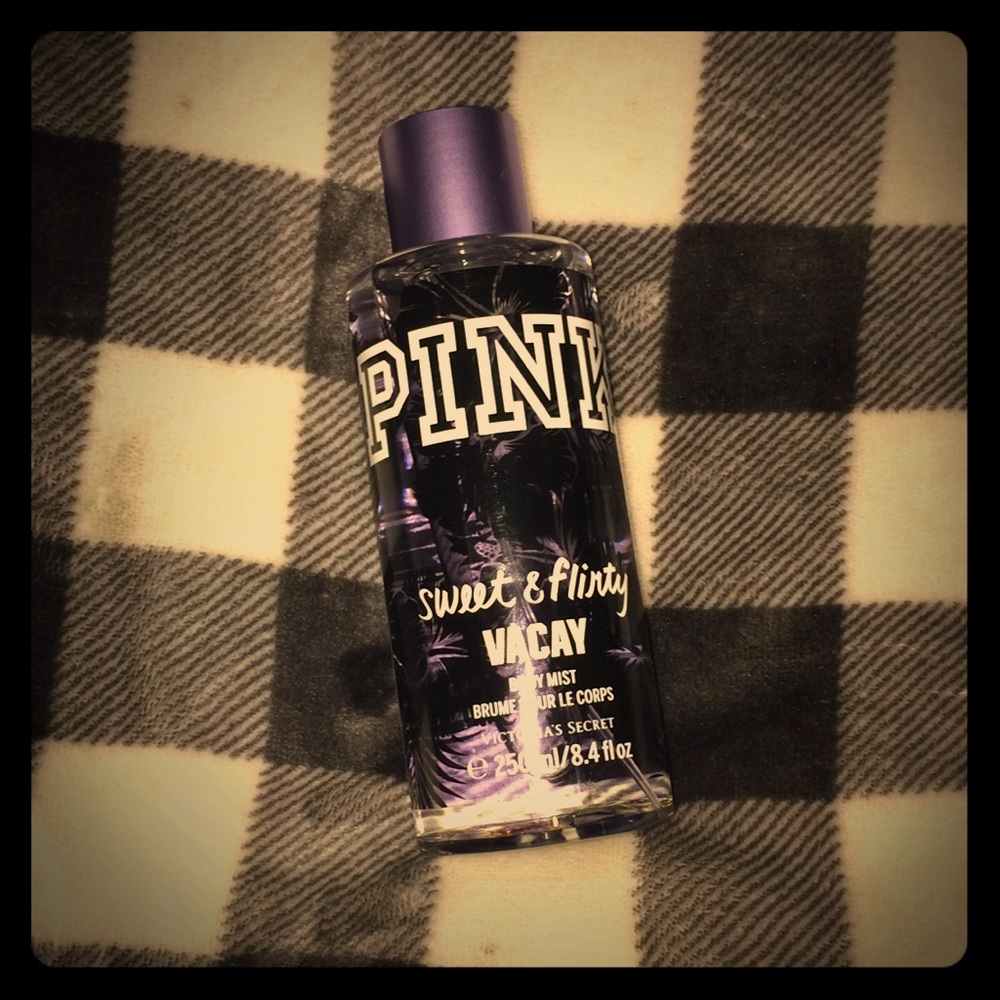 🎉 PINK Victoria's Secret Sweet & Flirty Body Mist